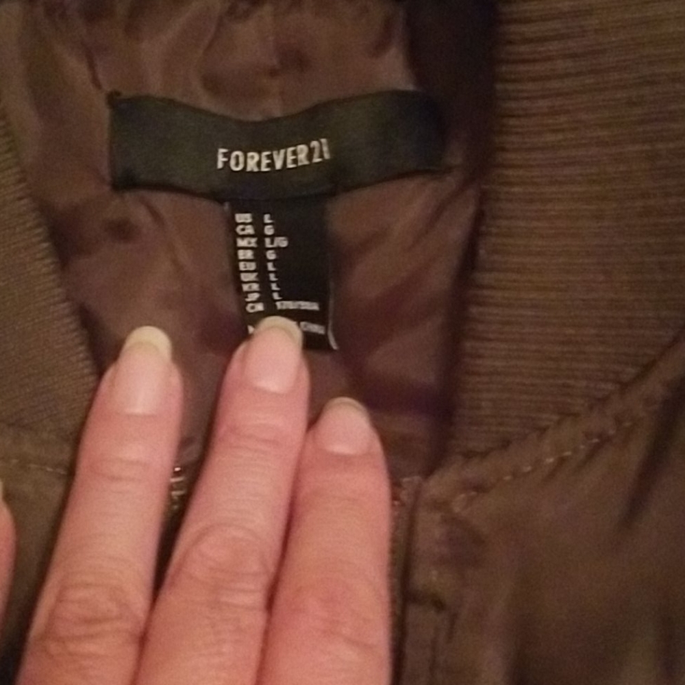 Clothes - Picture 2 of 8